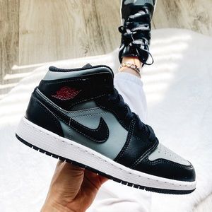 Nike air jordan 1 mid sneakers